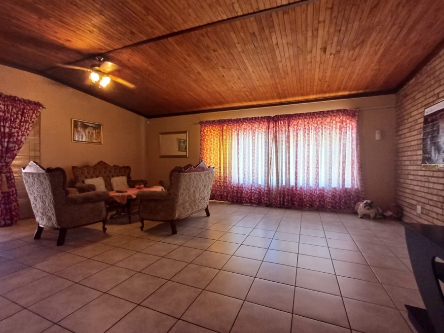 4 Bedroom Property for Sale in Flamwood North West